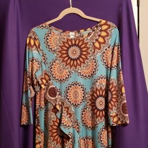 Cute 3/4 sleeve hi, lo top